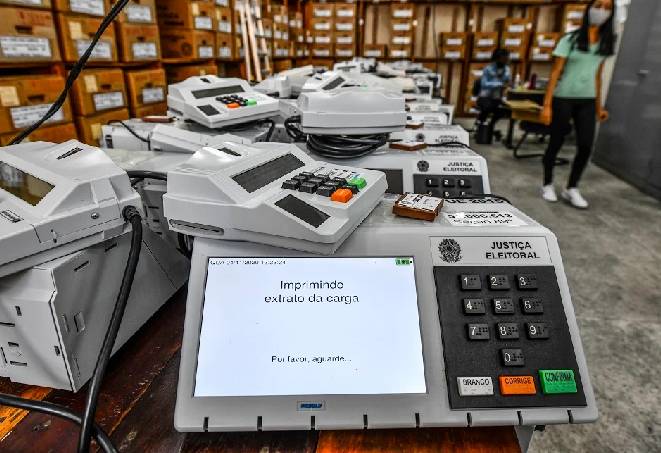 TSE registra 467 substituições de urnas eletrônicas logo nas duas primeiras horas do segundo turno