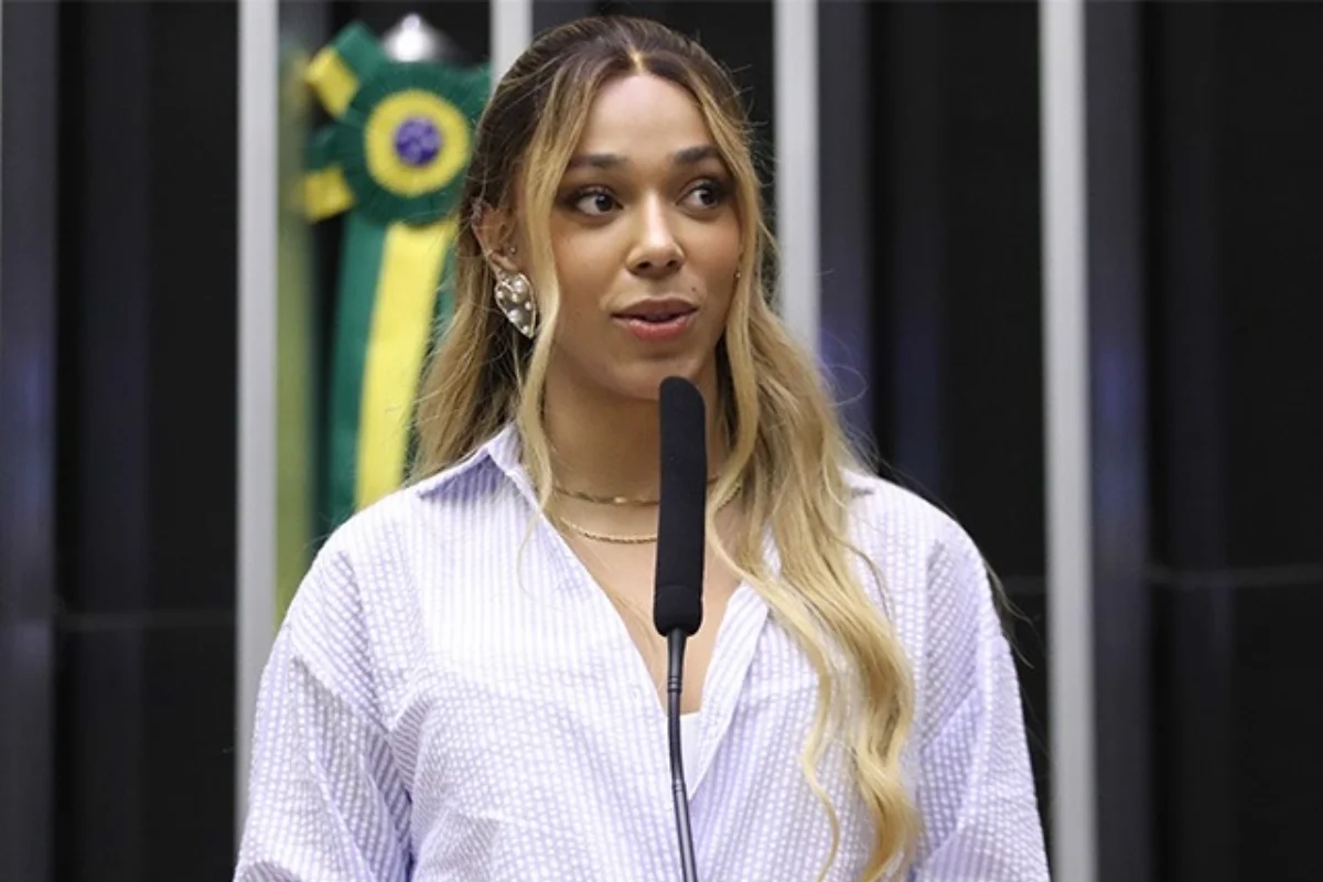 Gaspar vence duas ações na Justiça e Erika Hilton é obrigada a retirar post do ar