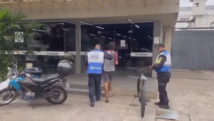 Bicicleta levada de loja de refrigeração é achada com suspeito de 20 anos