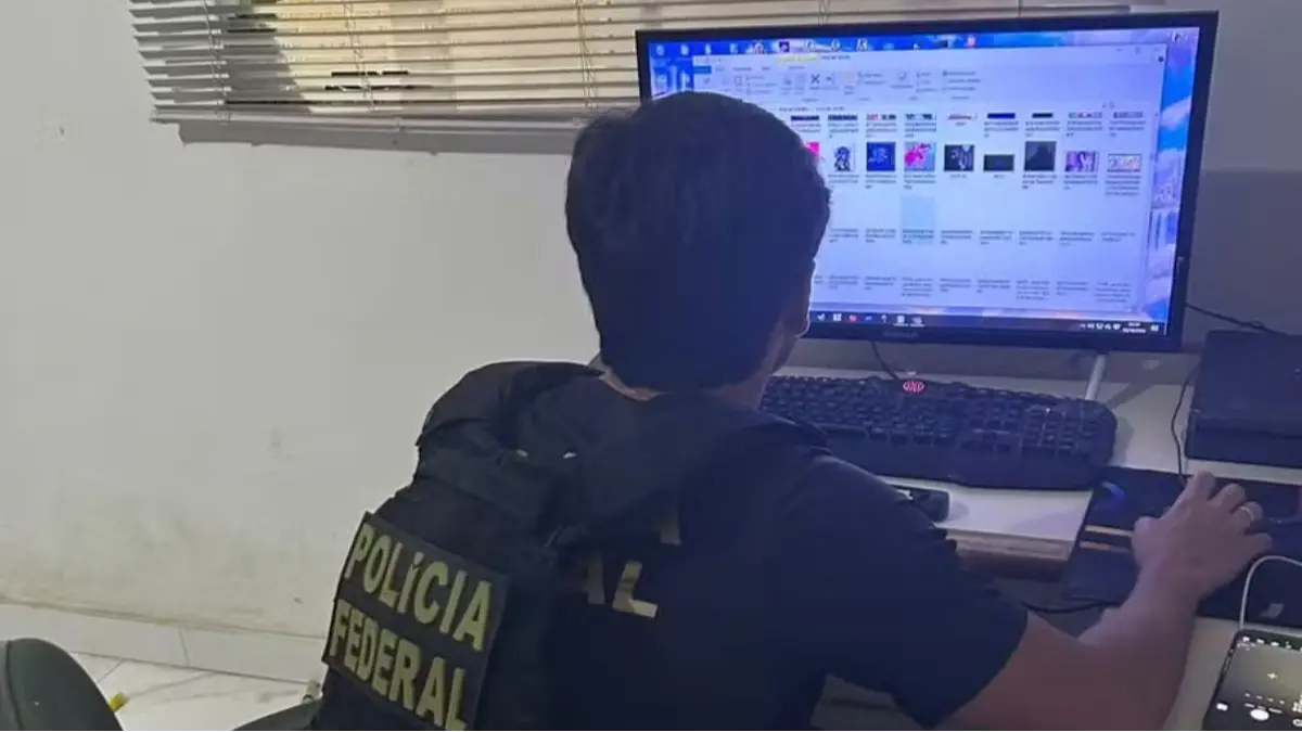 Jovem de 19 anos é preso pela PF por apologia ao nazismo em redes e fóruns online