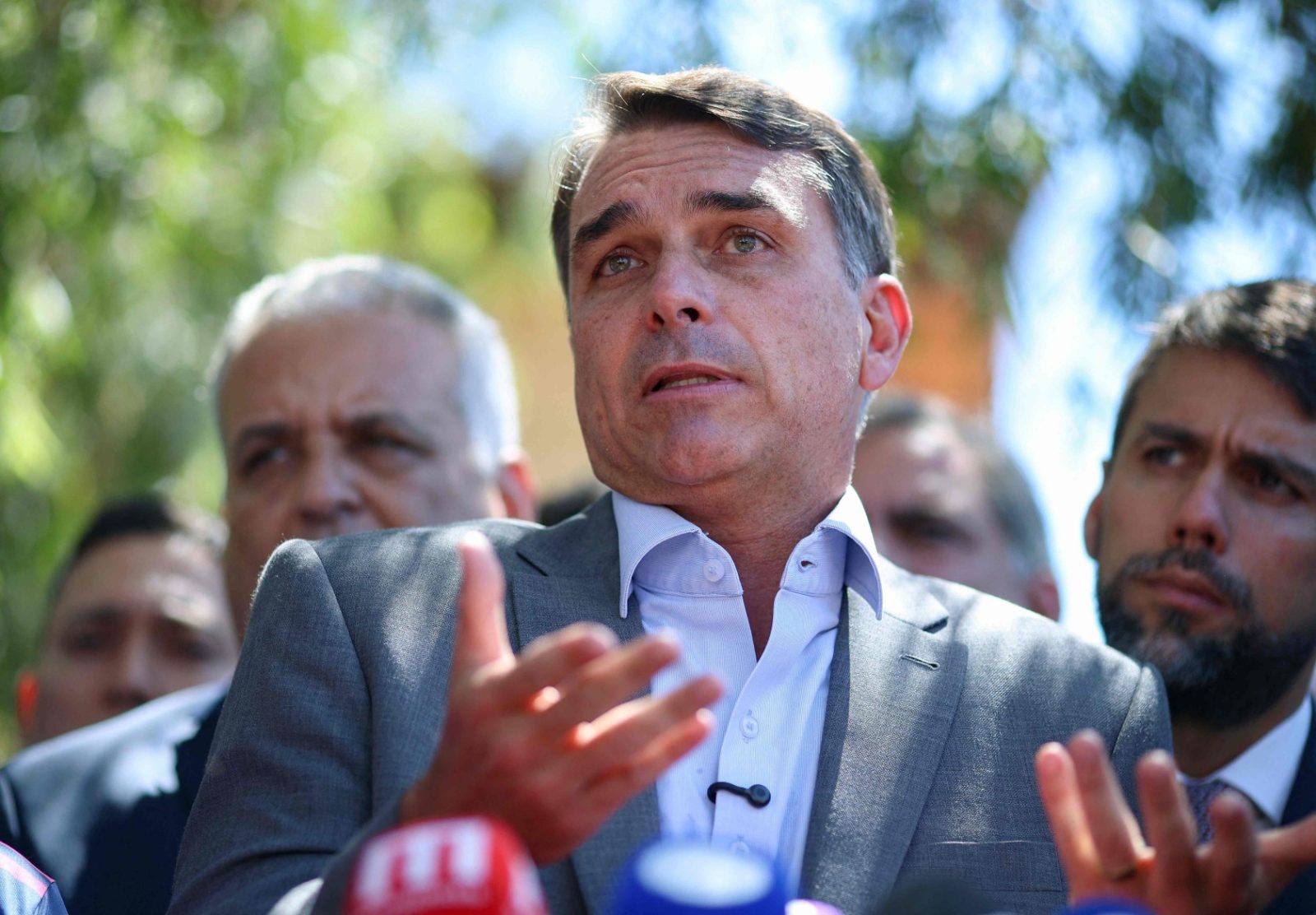Corte suprema desmente mandado contra endereços do senador Flávio Bolsonaro e reforça versão oficial