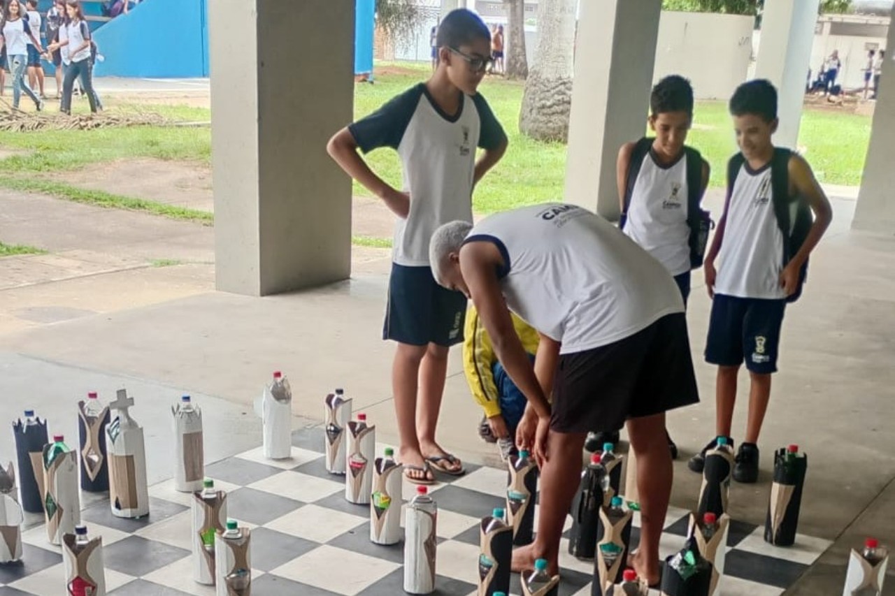 Escolas de Campos ganham regras para ampliar jornada e manter alunos sete horas por dia em sala
