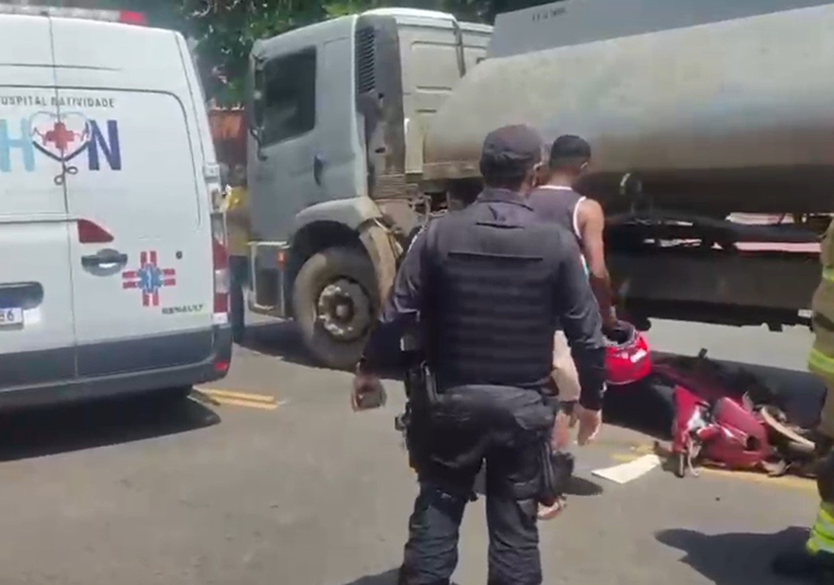 Moto bate em caminhão-tanque no bairro Pito e deixa casal ferido em Natividade
