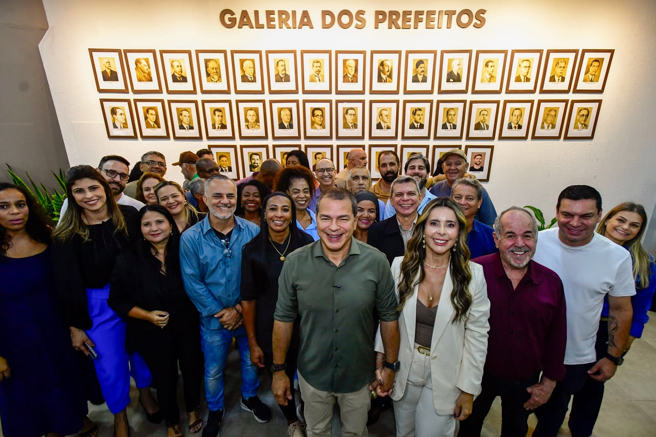 Galeria dos Prefeitos de Campos ganha nova cara e iluminação na abertura da Semana do Servidor