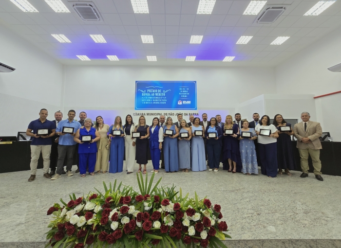 Câmara de São João da Barra homenageia professores com Prêmio de Honra ao Mérito