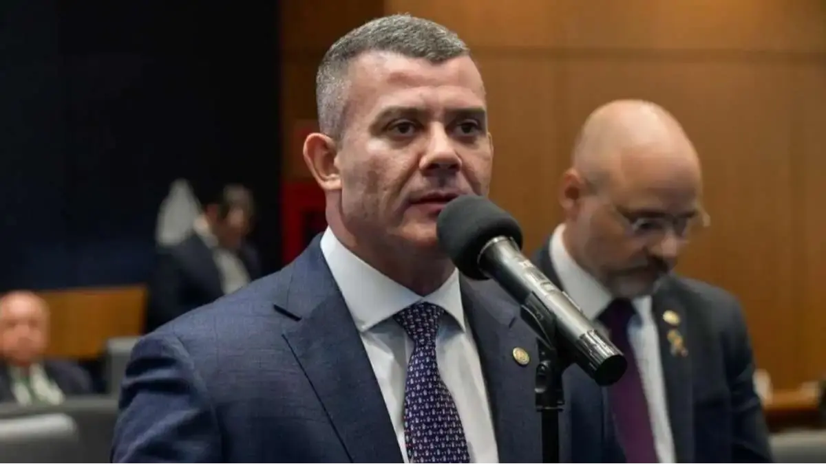 Alan Lopes aponta contratos sem licitação de R$ 24 milhões e cobra explicações da gestão interina no RJ