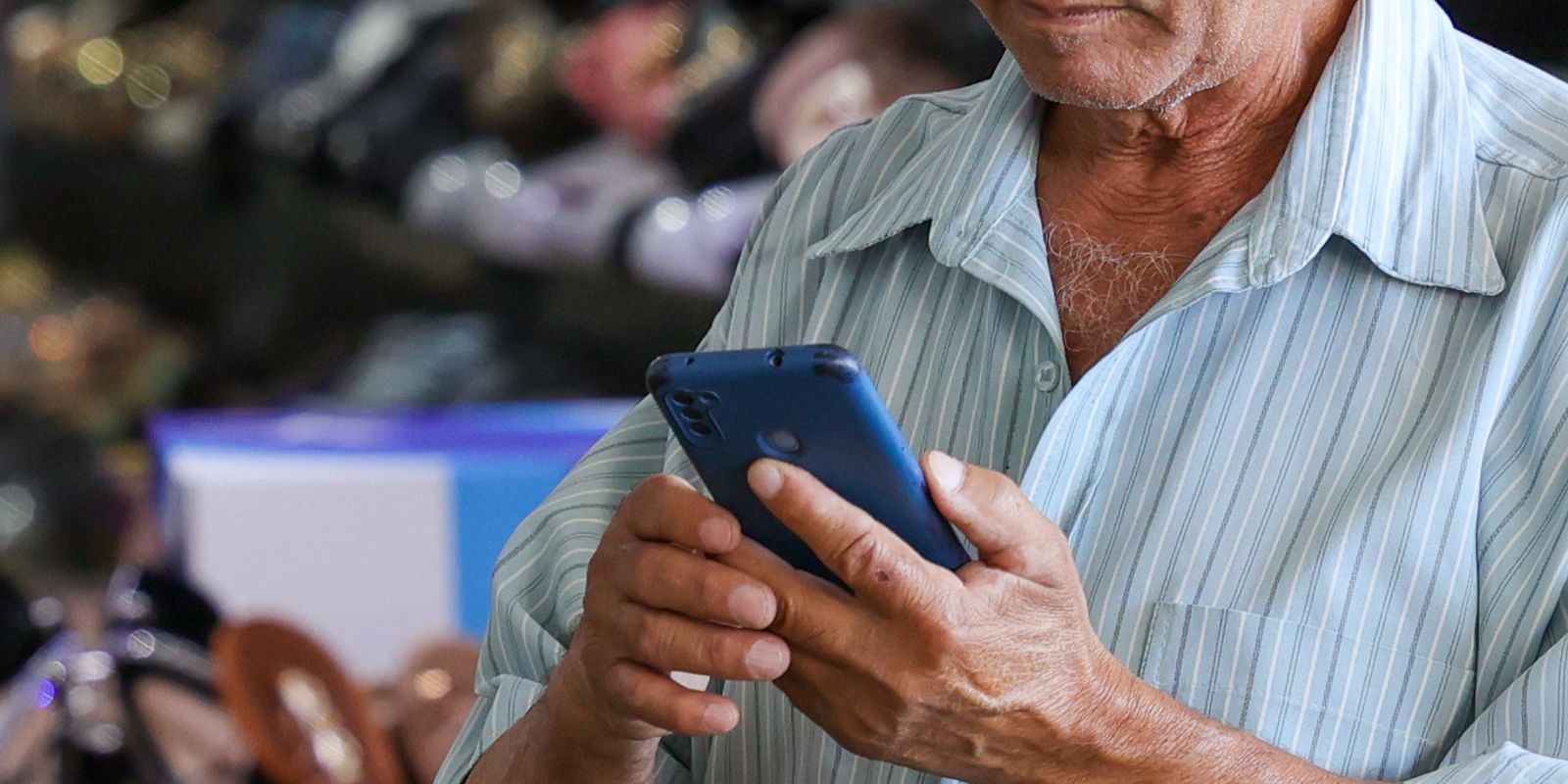 Quem usa celular terá que se identificar com o rosto a partir de 2027
