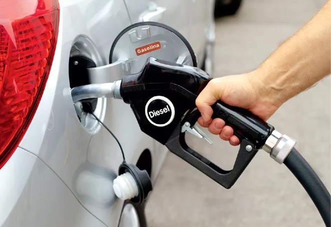Subvenção ao diesel é estendida por mais um mês para segurar preço do combustível