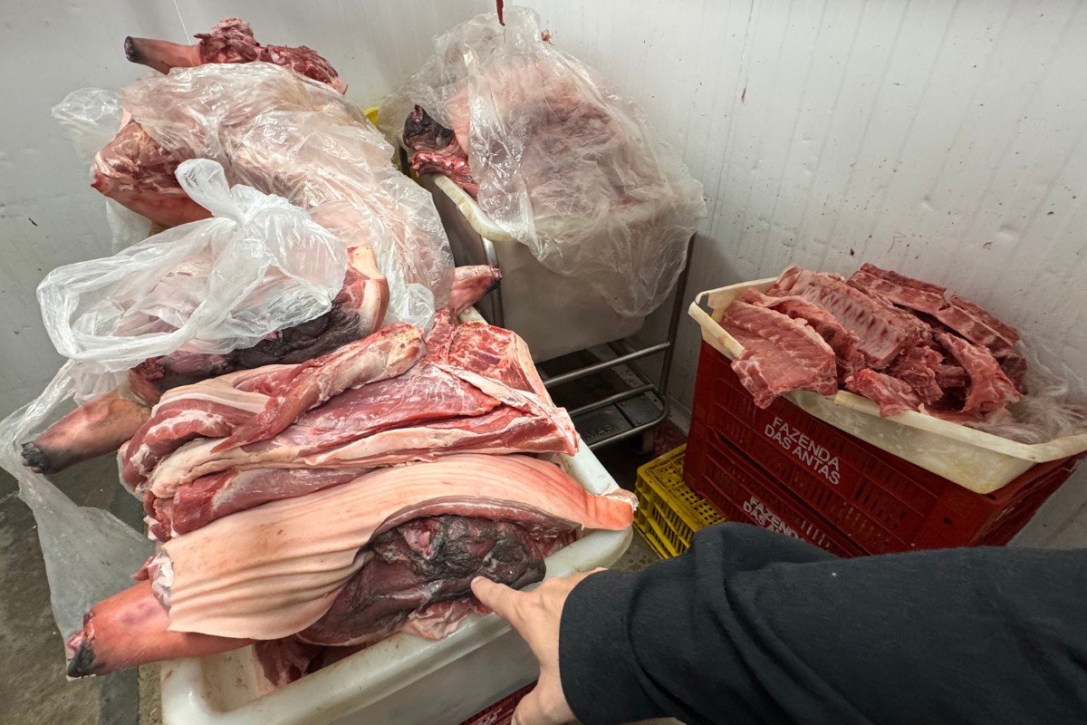 Fiscalização flagra mais de 1 mil kg de comida imprópria em mercados do interior fluminense