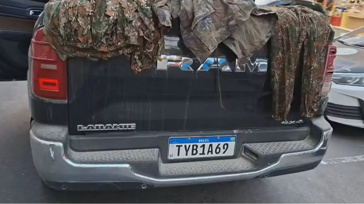 Caminhonete de luxo roubada leva homem à prisão após tiroteio com a Polícia Civil em São Gonçalo
