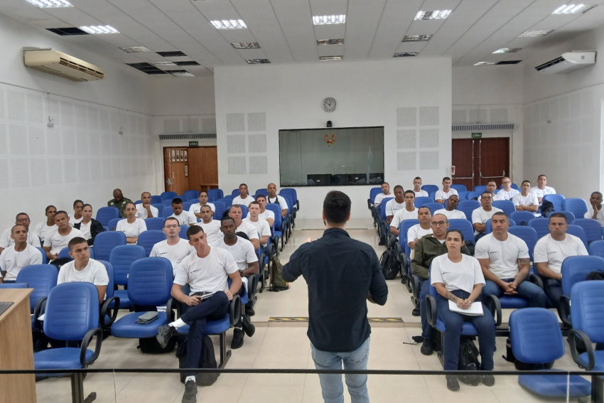 Novos guardas municipais de São Francisco começam formação com cerimônia no plenário da Câmara