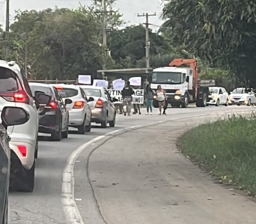 Moradores de Martins Lage paralisam BR-356 e exigem melhorias na região