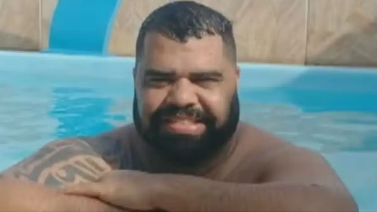 Pai é assassinado a tiros ao tentar proteger o filho de 2 anos durante festa em Manguinhos
