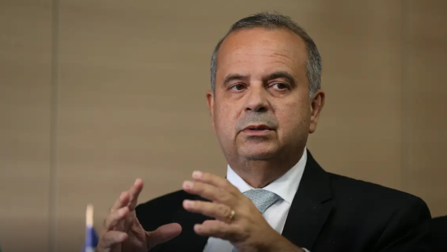 Aliado de Flávio Bolsonaro diz ter ficado surpreso com viagem do ex-candidato aos EUA