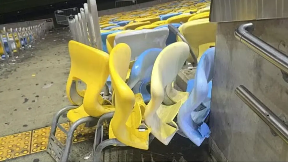 Maracanã amanhece com cadeiras destruídas e banheiros depredados após jogo do Vasco