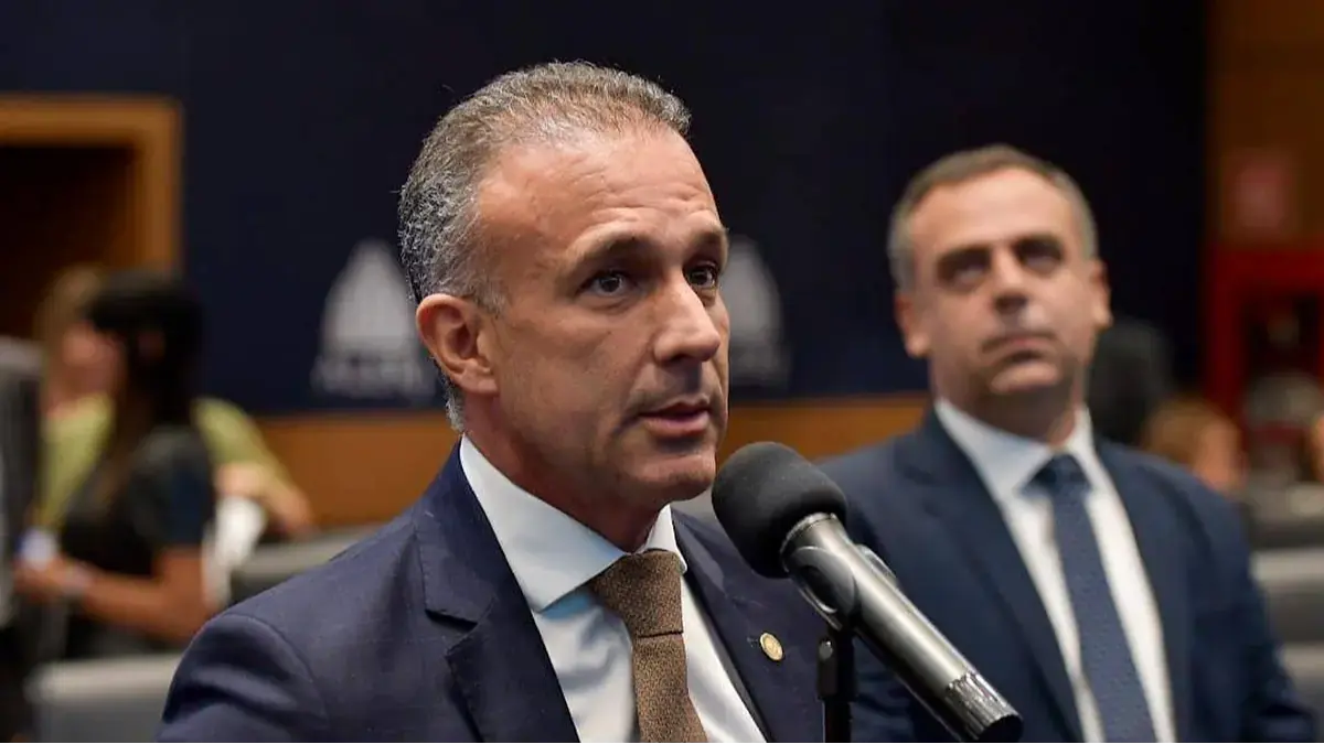 Reclamações sobre sumiço de água em bairros do Rio levam deputado a acionar o MP
