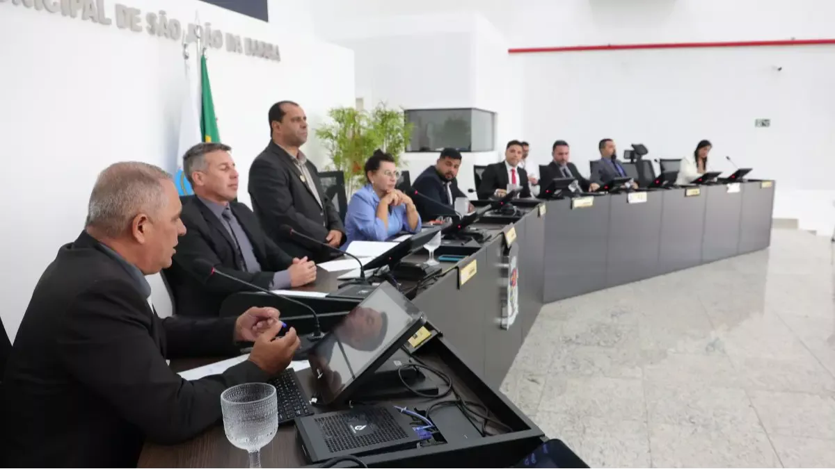 Câmara de São João da Barra cobra quiosques e pede base de saúde e calçamento