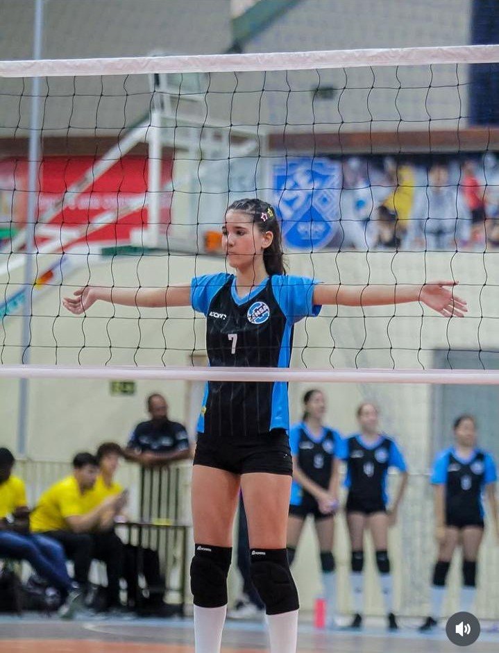 Jovem Jogadora de volei destaque no evento Norte Noroeste Fluminense