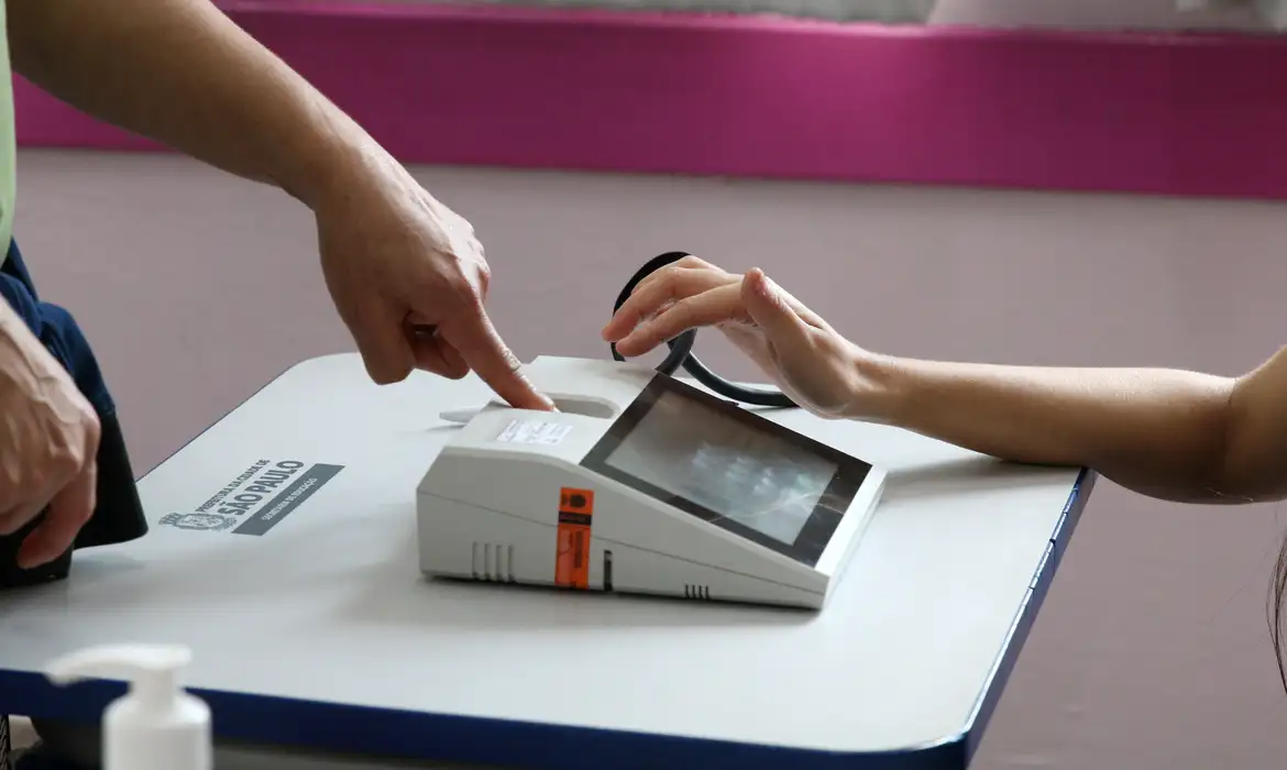 Sem cadastro biométrico, eleitor continua apto a votar no 2º turno; saiba como funciona