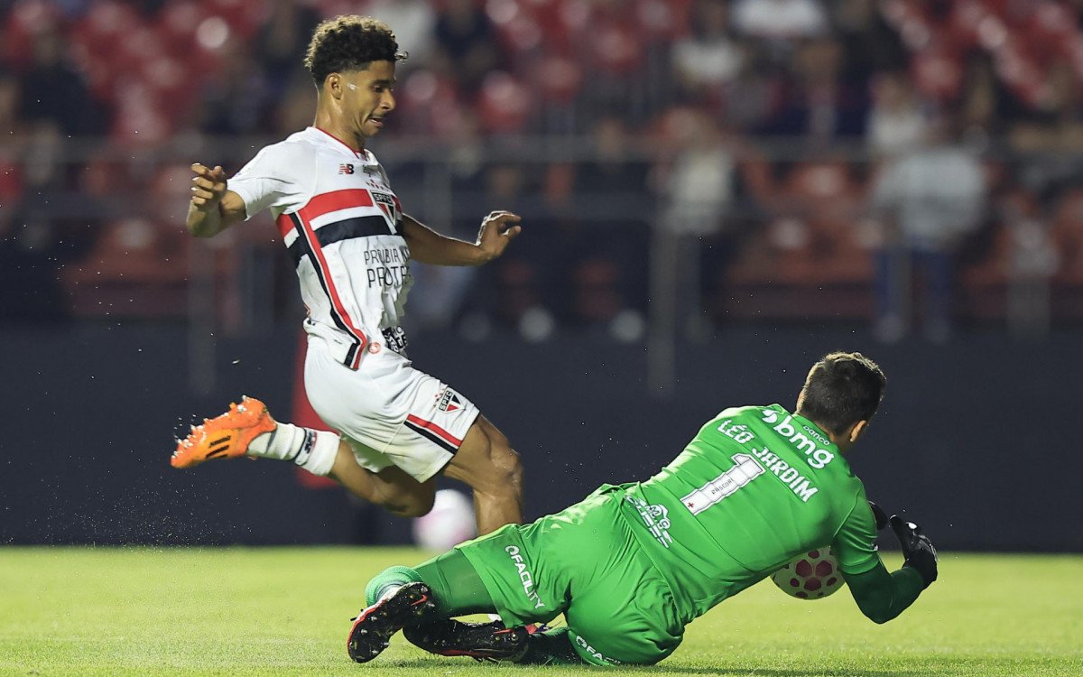 Sem brilho no Morumbis, Vasco cai diante do São Paulo e aumenta a pressão na briga contra a degola