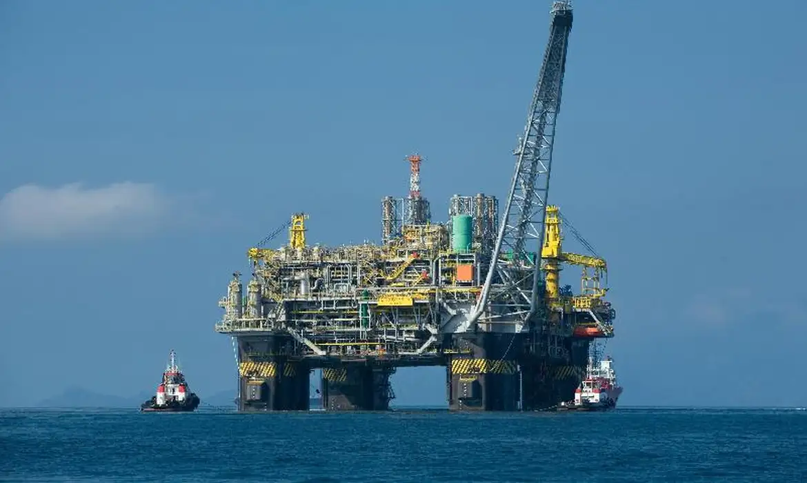 Royalties do petróleo chegam com alta em outubro e injetam mais recursos em cidades da região