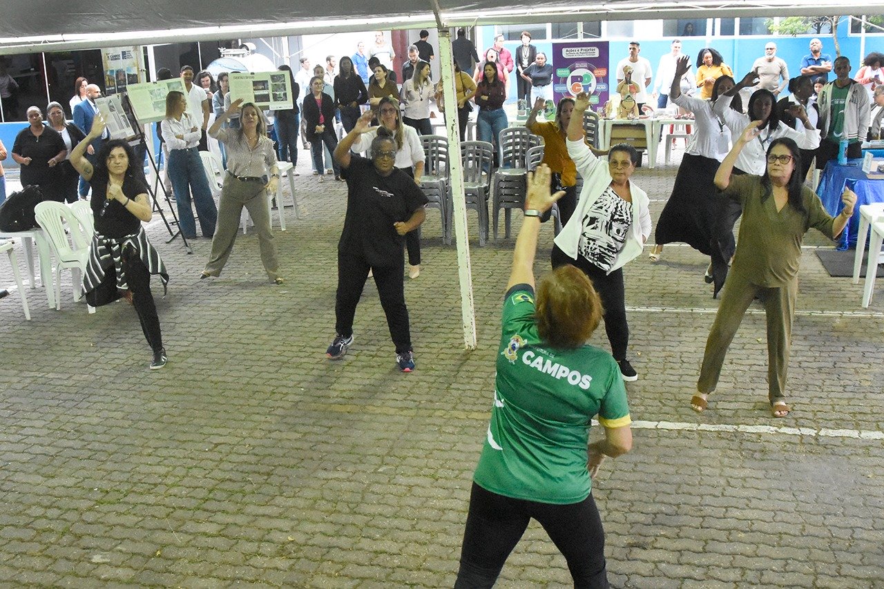 Servidores de Campos ganham tarde de arte, cuidado com a saúde e adoção de animais durante programação especial