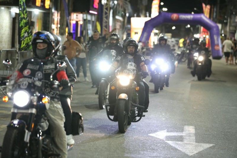 SJB Biker Fest reúne milhares de pessoas com rock, acrobacias de moto e exposição no centro