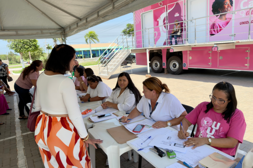 Carreta da Saúde oferece mamografia e ultrassom a mulheres de São Francisco de Itabapoana durante o Outubro Rosa