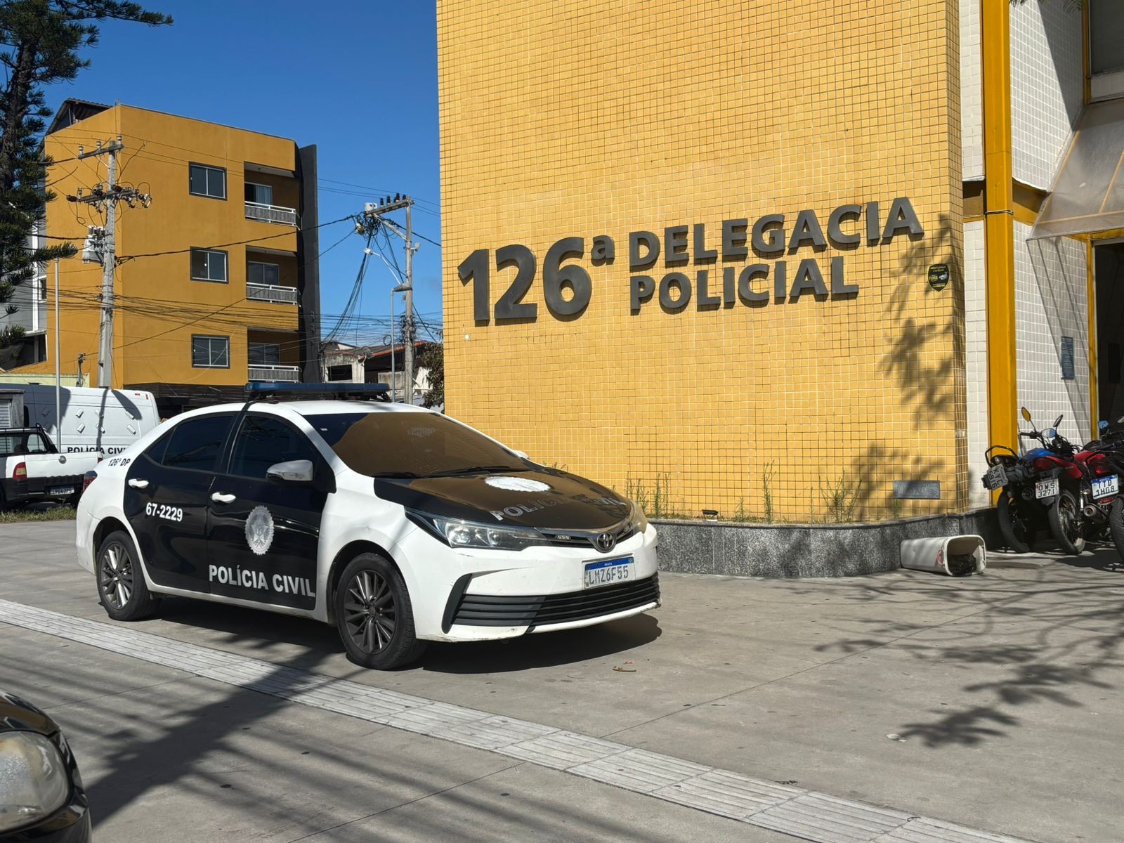 Menina de 10 anos é esfaqueada ao tentar defender a mãe atacada pelo companheiro enquanto dormia, diz polícia