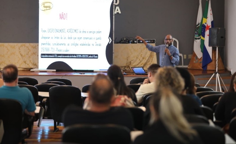 Servidores de SJB ganham treinamento sobre compras públicas com a Escola de Contas da corte fluminense