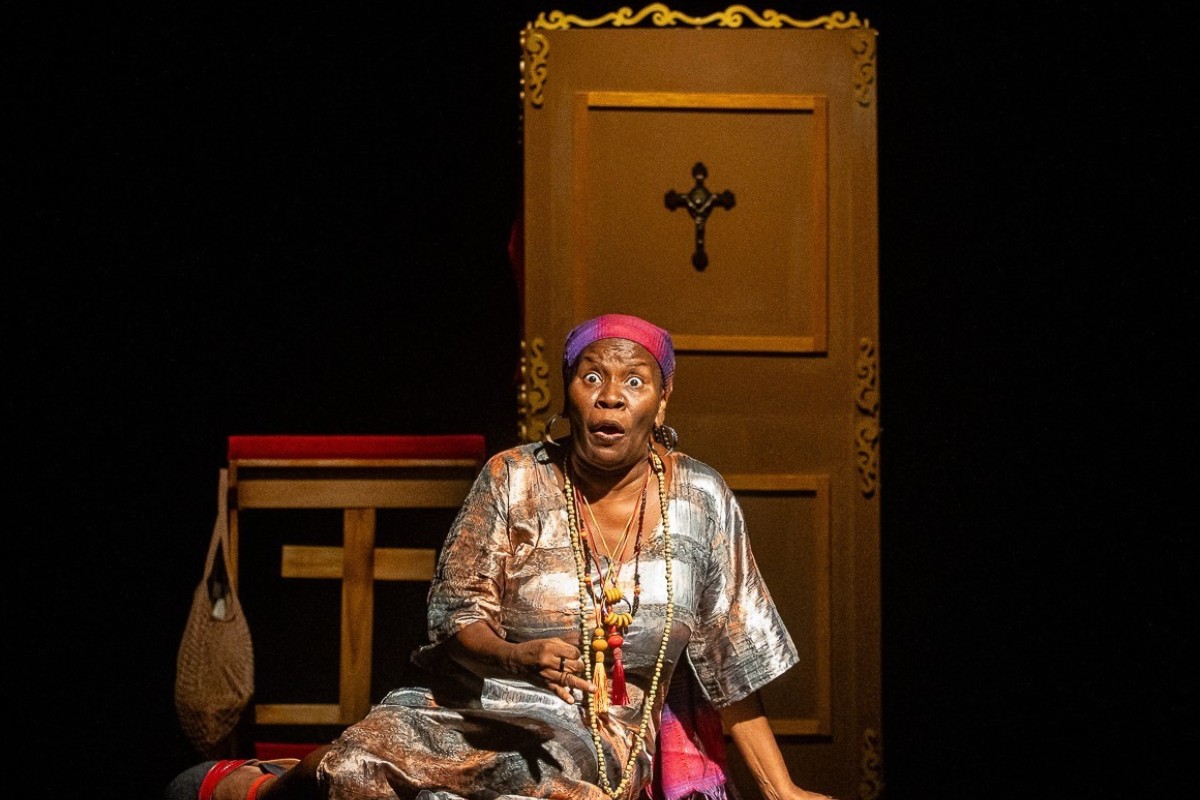 Peça dirigida por Yuri Negreiros chega de graça ao Teatro Joel Barcelos com Sirlea Aleixo no elenco