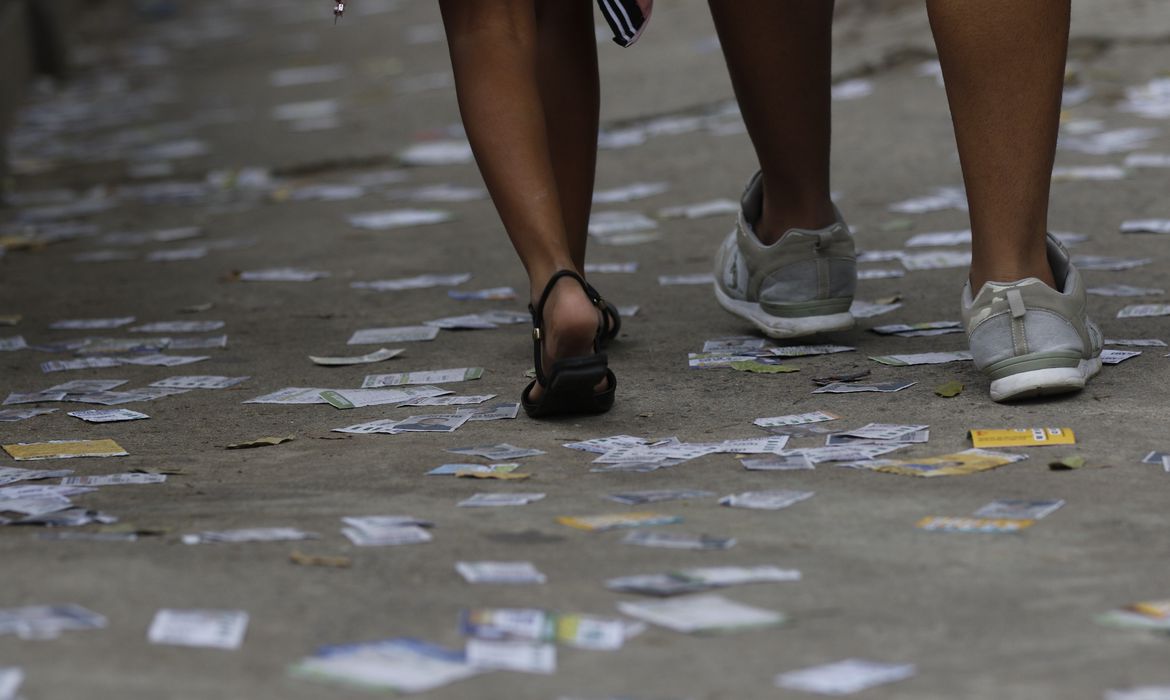 No dia da eleição, o que pode e o que não pode fazer para não cometer boca de urna