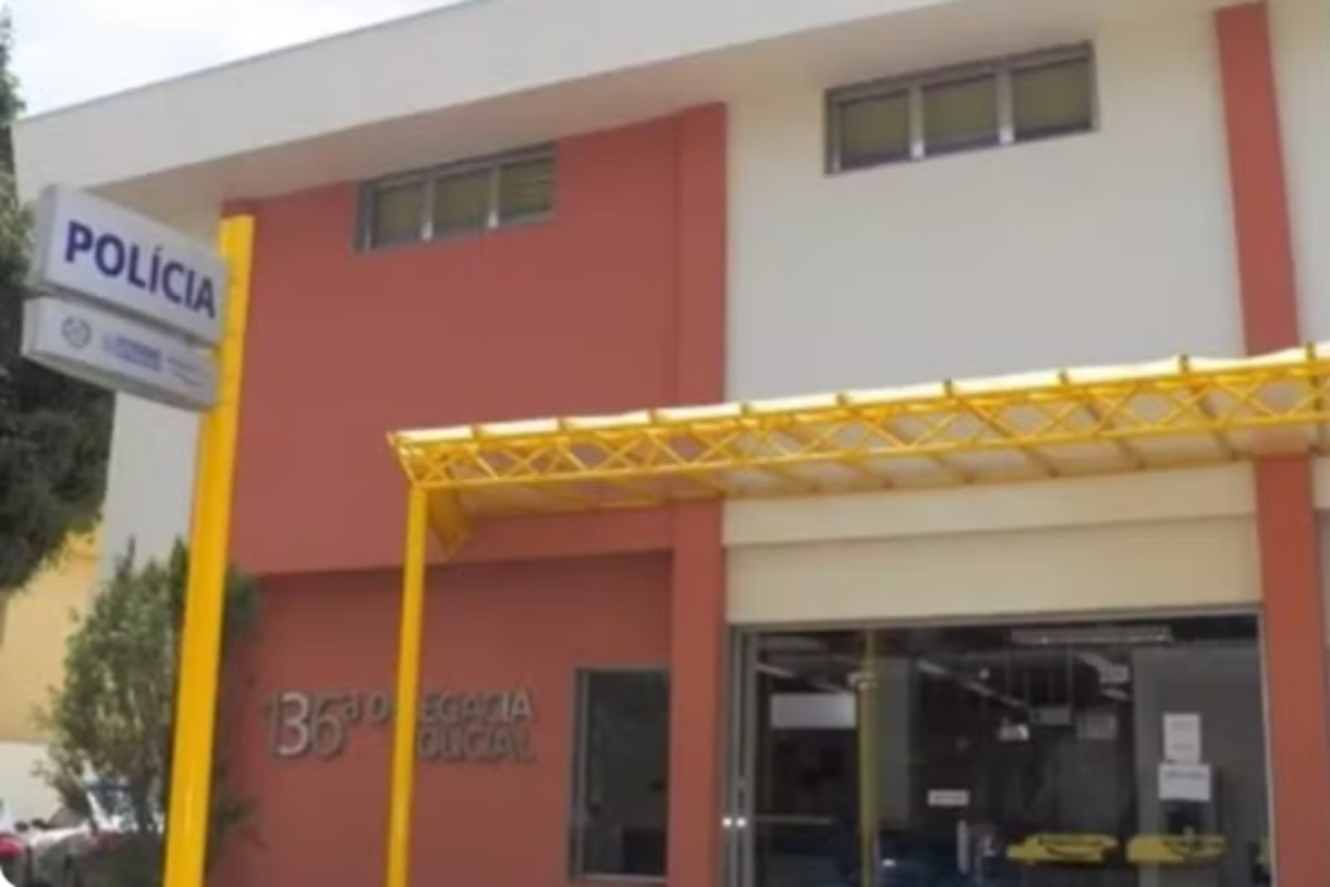 Mulher se tranca no quarto com filha de 1 ano e 9 meses para escapar de companheiro armado com faca