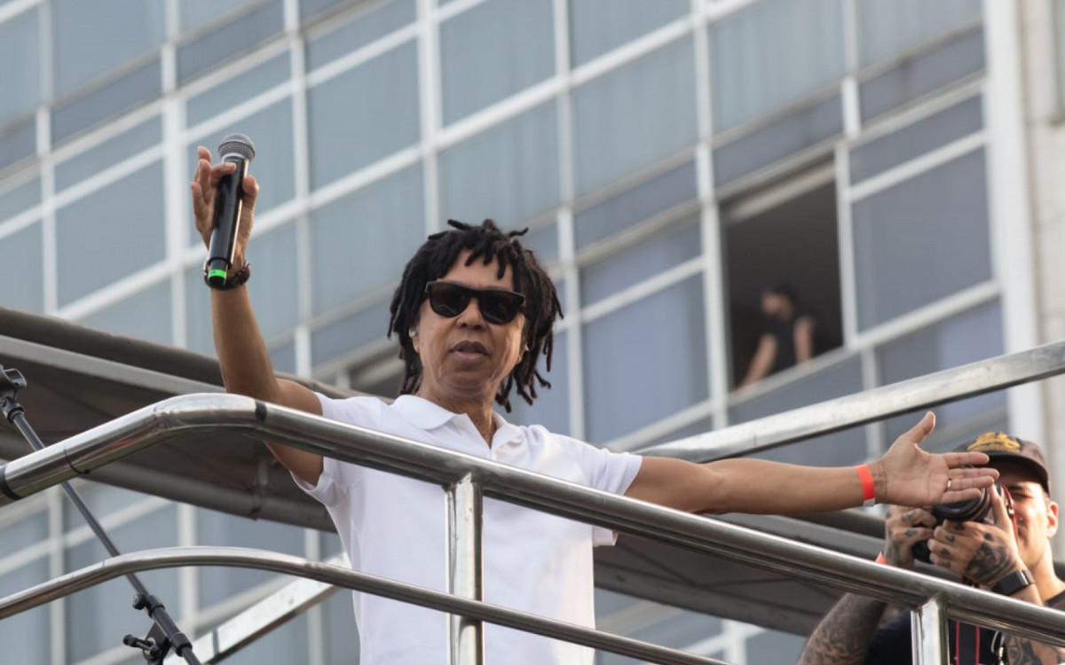 Ritmo alagoano no palco da virada: Djavan estreia na lista de nomes do Réveillon carioca