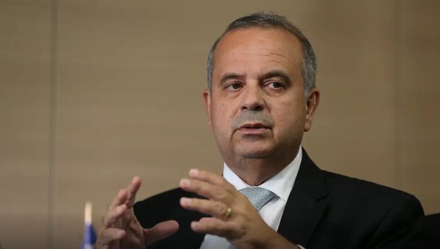Aliado de Flávio Bolsonaro diz ter ficado surpreso com viagem do ex-candidato aos EUA