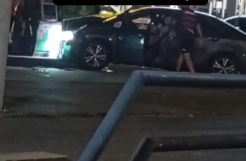 Motorista perde controle e atinge bomba em posto do Centro de Campos